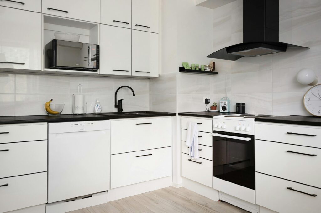 how to organize a small kitchen