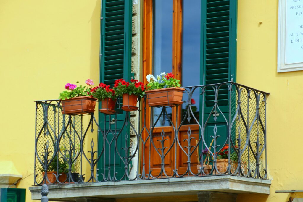 small balcony decor ideas