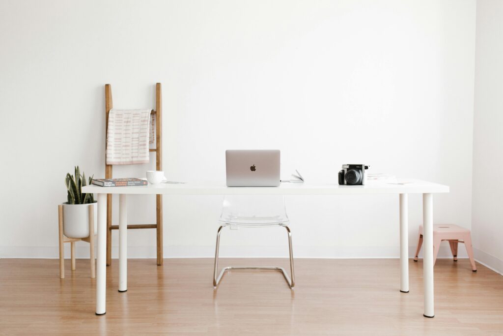 small home office desk minimal