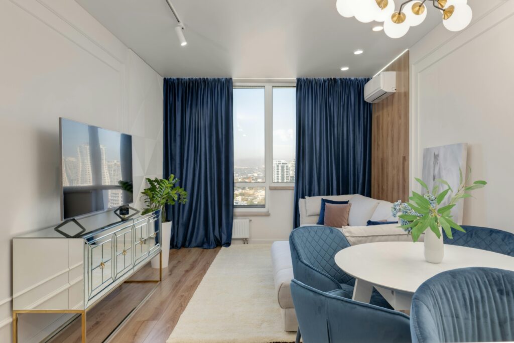 how to decorate a small living room