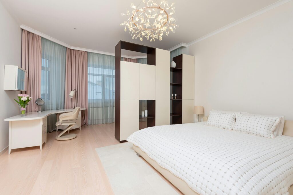how to maximize a small bedroom