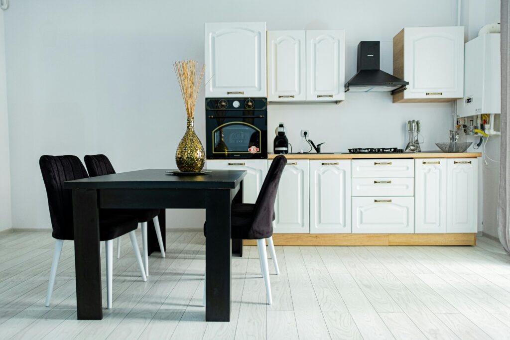 how to organize a small kitchen