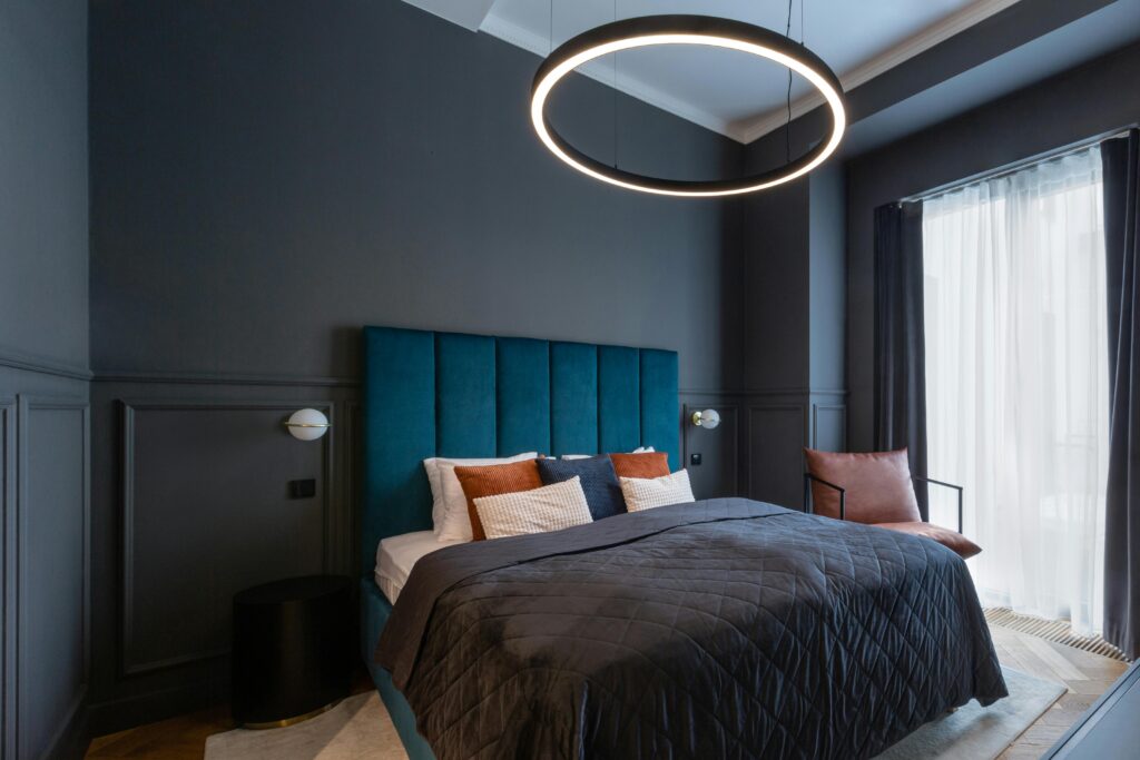 dark small room decor ideas