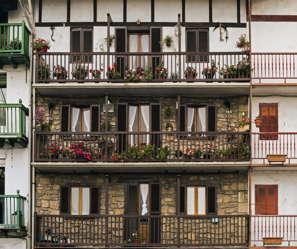 apartment balcony garden ideas